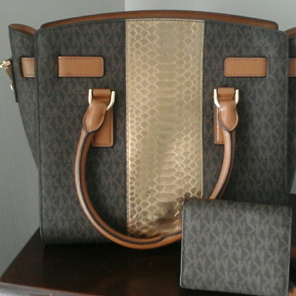 Mk Handbag With Matching Wallet. - image 2